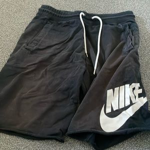 Nike shorts blk size large